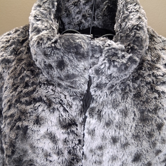 REVERSIBLE Gray Faux Fur Vest - Picture 3 of 16